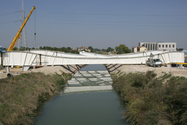 29.09.2008 Marano di Mira (VE). Cantiere del Passante di Mestre. Il ponte sul canale Taglio. © Lamberto Fano/Unionpress